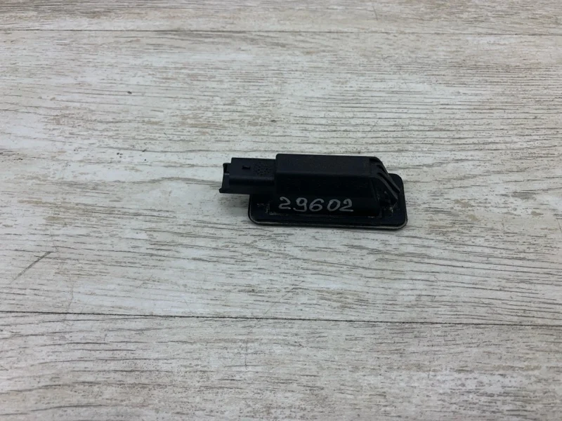 Подсветка номера Peugeot 208 2013 6340G3 ХЭТЧБЕК 8H01 DV4C, задняя