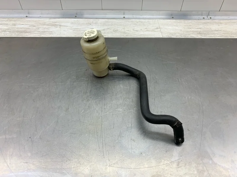 Бачок гидроусилителя руля Mitsubishi Lancer 2005 MR403657 УНИВЕРСАЛ 4G18