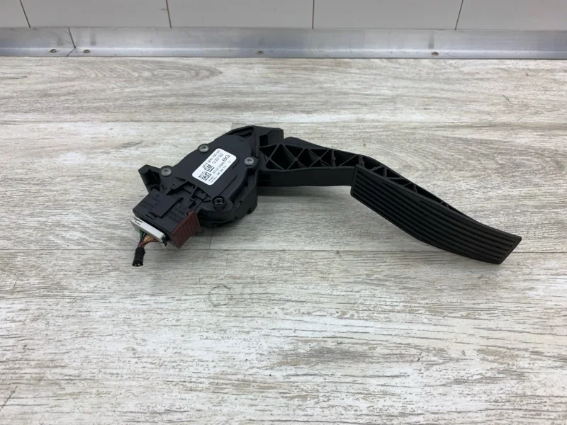 Педаль газа Opel Insignia 2008 13237352 СЕДАН A20DTJ