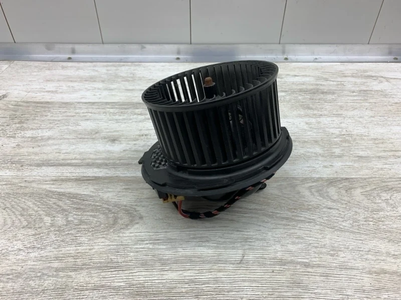 Моторчик печки Volkswagen Tiguan 2008 3C1820015L ВНЕДОРОЖНИК CBAB