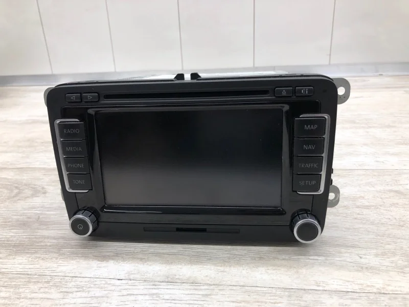 Магнитола Volkswagen Tiguan 2008 1T0035680B ВНЕДОРОЖНИК CBAB