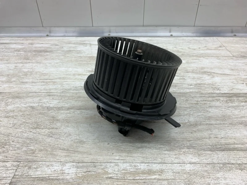 Моторчик печки Volkswagen Tiguan 2008 3C1820015P ВНЕДОРОЖНИК CBAB