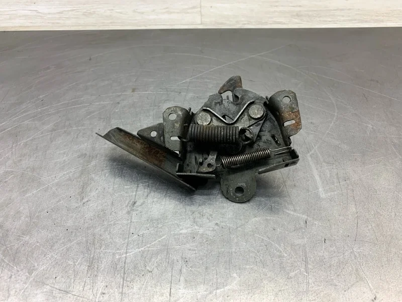 Замок капота MITSUBISHI LANCER 2005 5908A001 УНИВЕРСАЛ 4G18