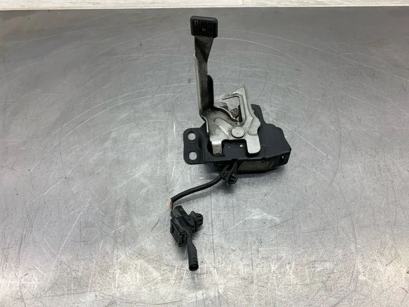 Замок капота HONDA CIVIC 2007 74120SMRE01 ХЭТЧБЕК L13A7