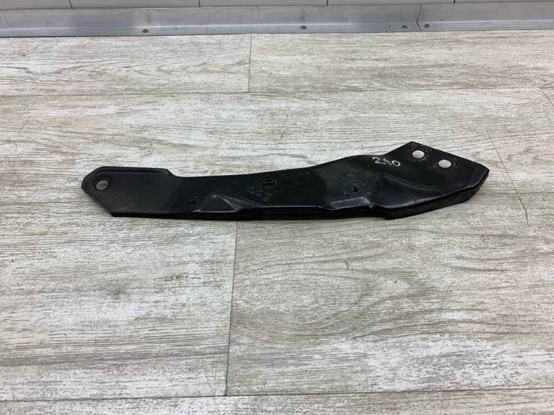 Кронштейн крепления фары VOLKSWAGEN GOLF 2010 5K0806930B ХЭТЧБЕК CBZB, передний правый