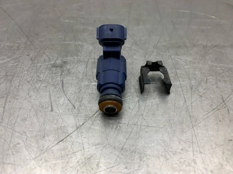 Форсунка топливная Hyundai I30 2010 353102B000 УНИВЕРСАЛ G4FA