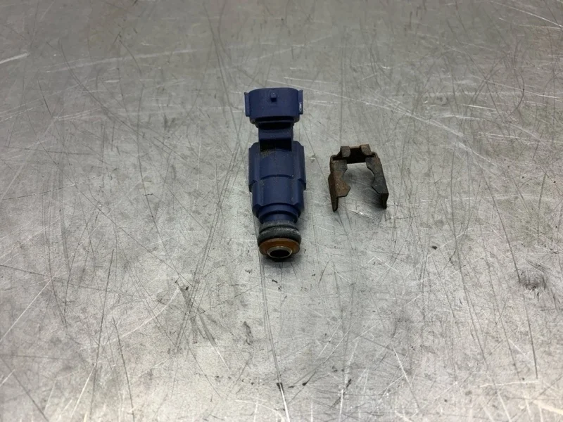 Форсунка топливная Hyundai I30 2010 353102B000 УНИВЕРСАЛ G4FA