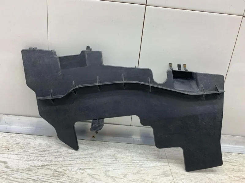 Дефлектор радиатора Toyota Avensis 2010 5329305070 УНИВЕРСАЛ 1ADFTV