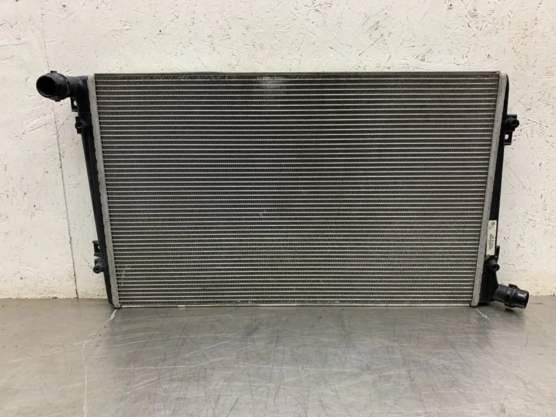 Радиатор охлаждения VOLKSWAGEN PASSAT 2008 3C0121253S УНИВЕРСАЛ BLS