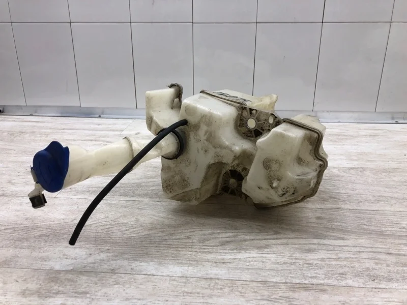 Бачок омывателя VOLVO V70 2005 E90140018 УНИВЕРСАЛ D5244T
