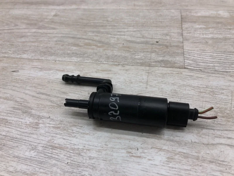 Насос омывателя Skoda Octavia 2006 3B7955681 УНИВЕРСАЛ BKD