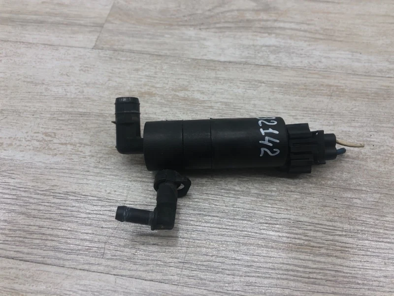 Насос омывателя Toyota Auris 2008 8528002030 ХЭТЧБЕК 1NDTV