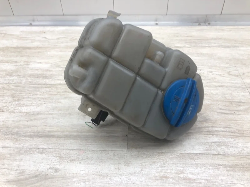 Бачок расширительный AUDI A6 2011 4G0121403AC УНИВЕРСАЛ CGLD