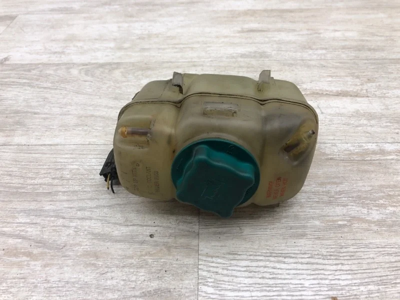 Бачок расширительный Volvo V70 2000 30723930 УНИВЕРСАЛ D5252T