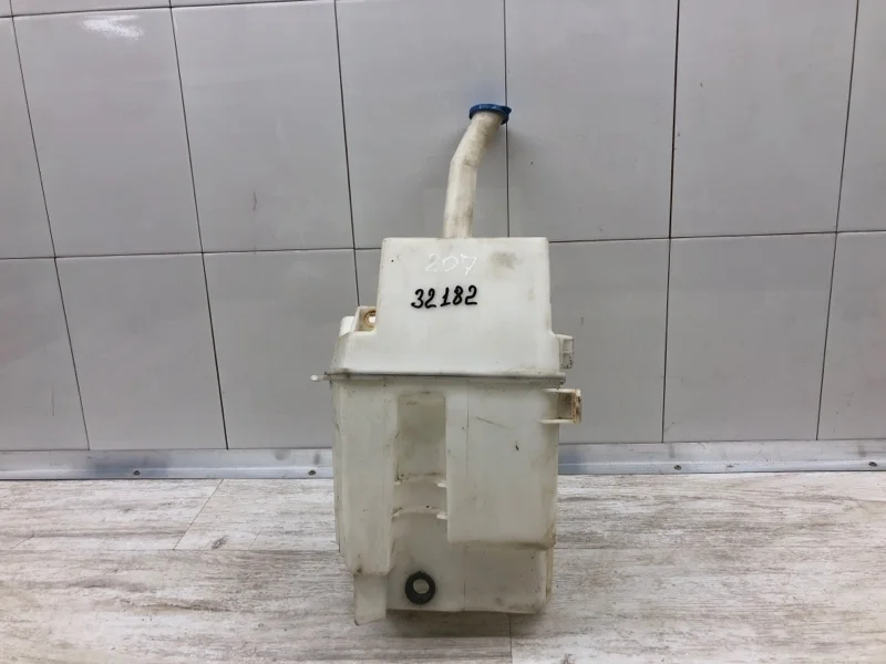 Бачок омывателя Toyota Avensis 2006 8531502100 УНИВЕРСАЛ 3ZZFE