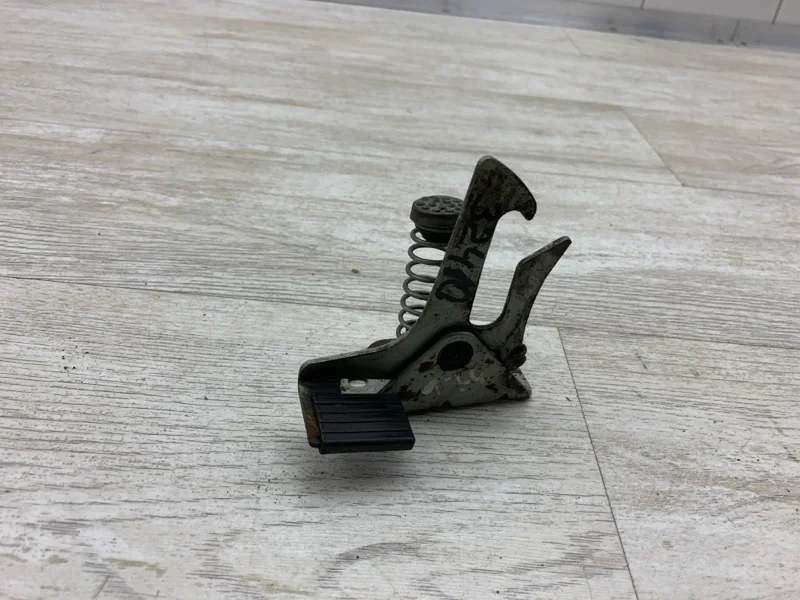 Замок капота VOLVO V70 2005 31218764 УНИВЕРСАЛ D5244T