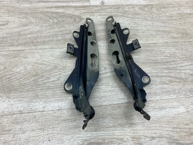 Петля капота VOLVO V70 2000 30716744 УНИВЕРСАЛ D5252T