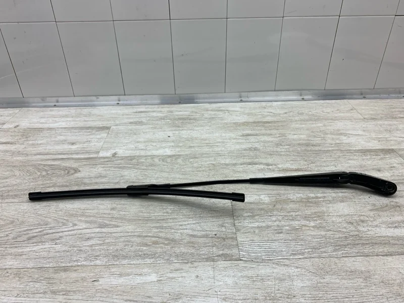 Щеткодержатель VOLVO V70 2005 30655615 УНИВЕРСАЛ D5244T, передний правый