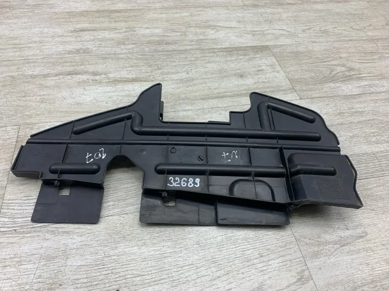 Дефлектор радиатора Toyota Avensis 2006 5329305020 УНИВЕРСАЛ 3ZZFE