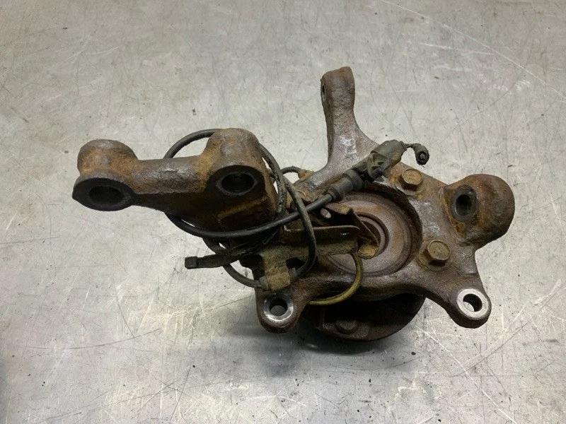 Кулак поворотный Toyota Auris 2007 4321102170 ХЭТЧБЕК 1ND-TV, передний правый