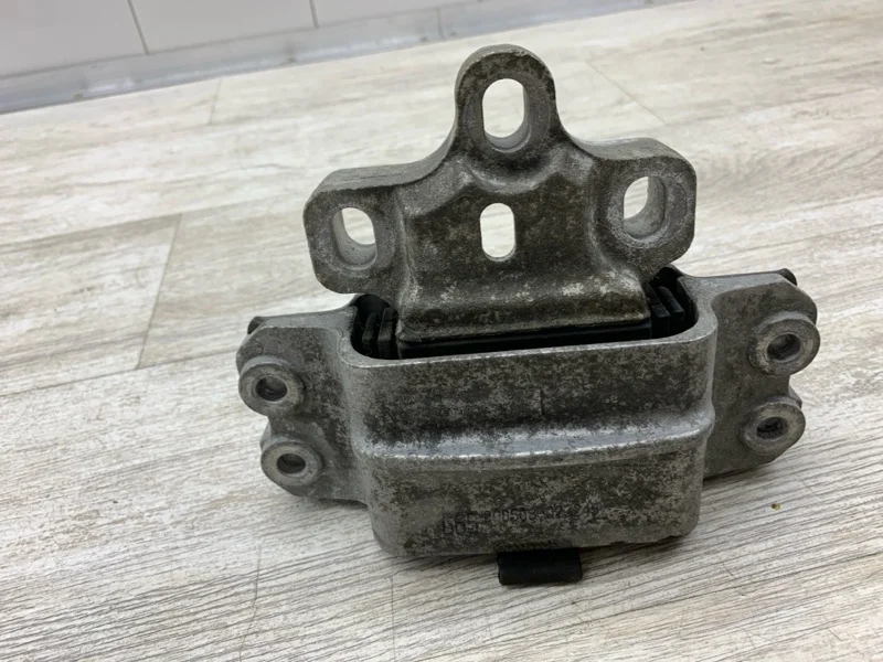 Подушка крепления двигателя VOLKSWAGEN TIGUAN 2009 3C0199555 КРОССОВЕР CBAB