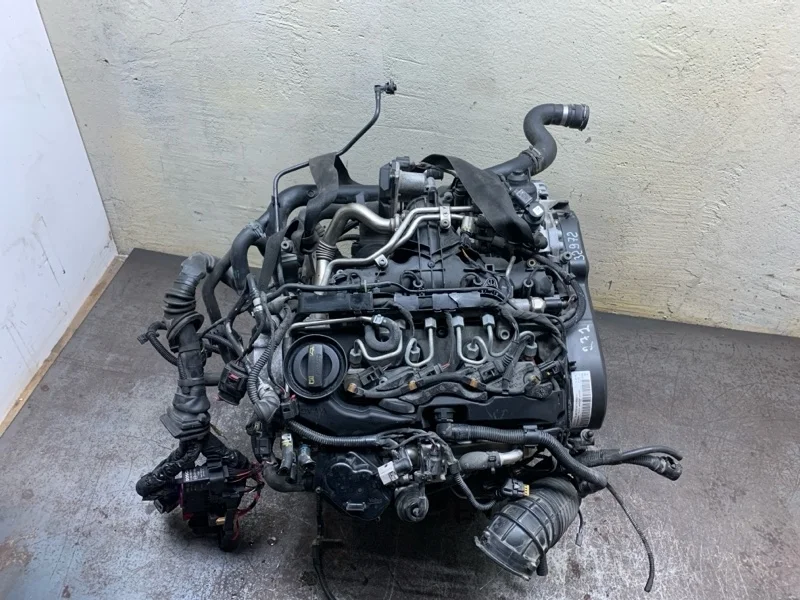 Двигатель в сборе AUDI A4 2014 03L100091E УНИВЕРСАЛ CGLC