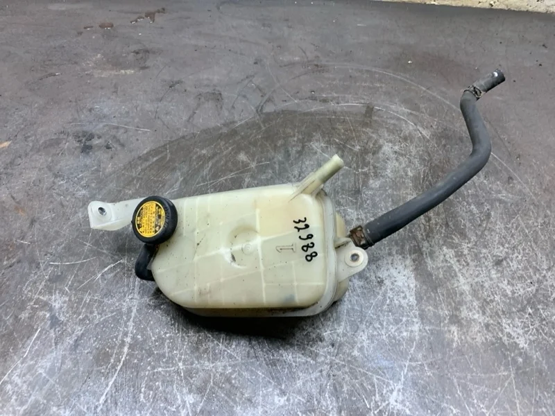 Бачок расширительный Toyota Avensis 2009 164800D030 УНИВЕРСАЛ 2ZR-FAE