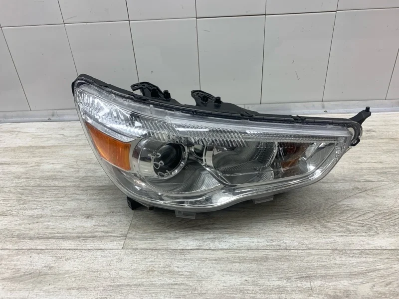 Фара MITSUBISHI ASX 2011 8301B588 ВНЕДОРОЖНИК 4N13, передняя правая