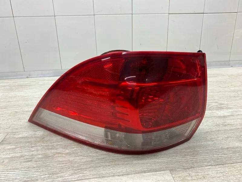 Фонарь VOLKSWAGEN GOLF 2008 1K9945095 УНИВЕРСАЛ BLS, задний левый