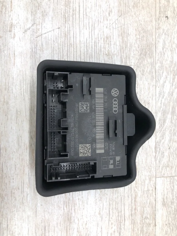 Блок комфорта AUDI A6 2012 4G8959793E УНИВЕРСАЛ CLAA, передний левый