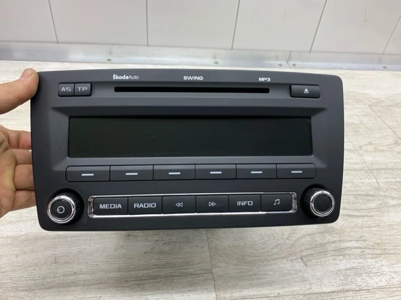 Магнитола SKODA OCTAVIA 2009 1Z0035161F УНИВЕРСАЛ BLS