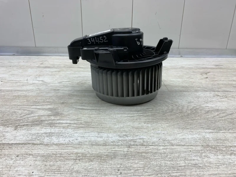 Моторчик печки TOYOTA AURIS 2007 8710302150 ХЭТЧБЕК 1ADFTV