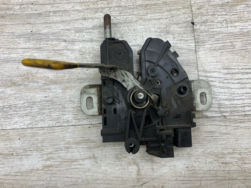 Замок капота Ford Mondeo 2010 1490196 УНИВЕРСАЛ KLBA