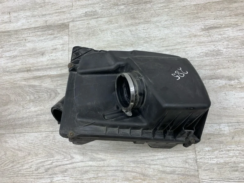 Корпус воздушного фильтра Opel Astra 2007 55557126 УНИВЕРСАЛ Z17DTJ