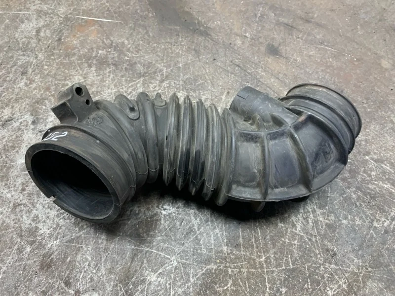 Патрубок воздушного фильтра TOYOTA AVENSIS 2007 178810D200 УНИВЕРСАЛ 1ZZ-FE