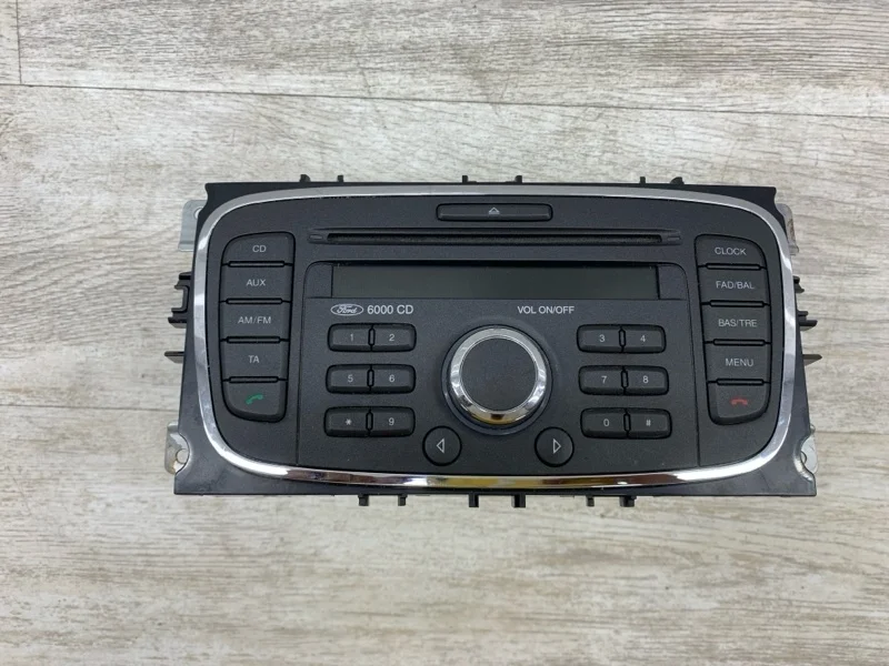 Магнитола FORD FOCUS 2010 1825943 УНИВЕРСАЛ DV6T GPDA