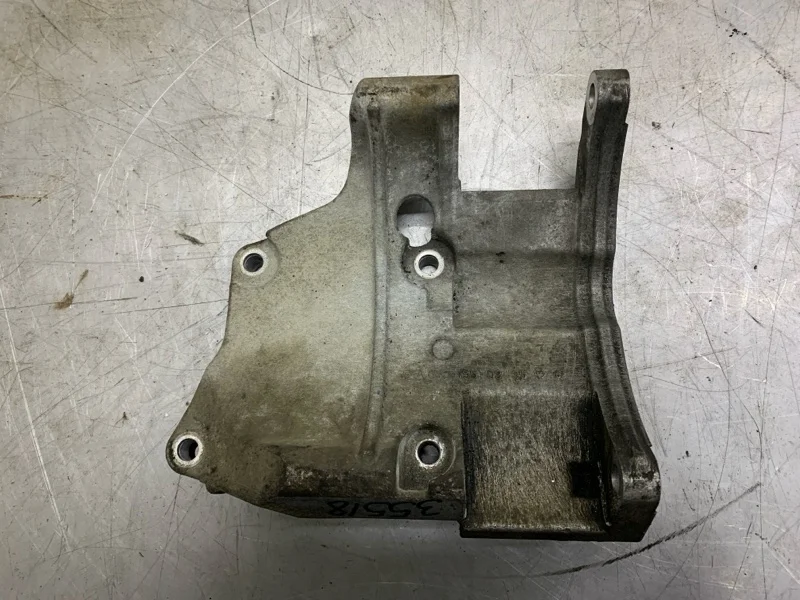 Кронштейн генератора Ssangyong Rodius 2006 6651500370 МИНИВЭН D27DT