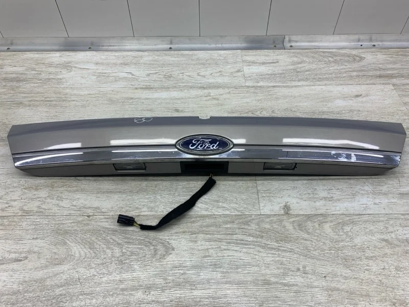 Накладка крышки багажника Ford Fiesta 2010 1841123 ХЭТЧБЕК TZJA