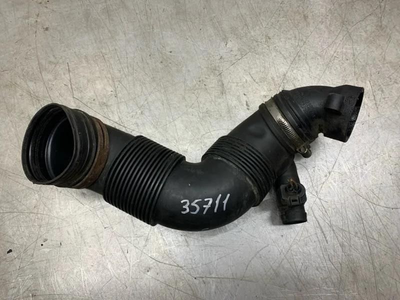 Патрубок воздушного фильтра VOLKSWAGEN CADDY 2011 3C0129654 ФУРГОН CAYE