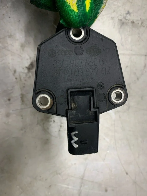 Датчик уровня масла в двигателе Volkswagen Caddy 2011 03C907660G ФУРГОН CAYE