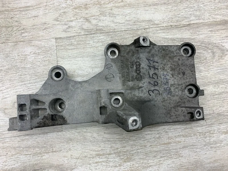 Кронштейн генератора Volkswagen Golf 2008 038903143AF УНИВЕРСАЛ BLS