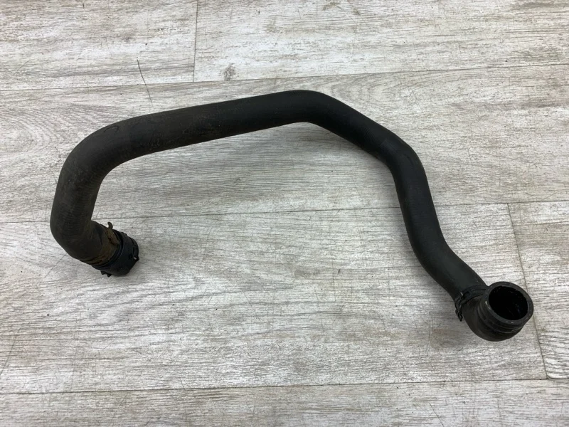 Патрубок системы охлаждения VOLKSWAGEN GOLF 2008 3C0122051AT УНИВЕРСАЛ BLS