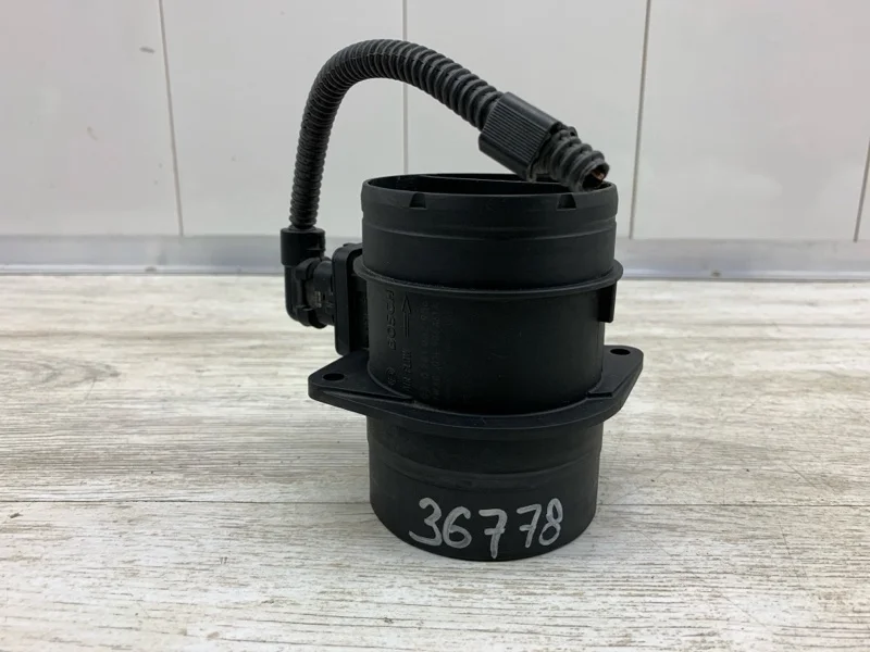 Расходомер Volkswagen Passat B7 2012 03L906461A УНИВЕРСАЛ CFGB