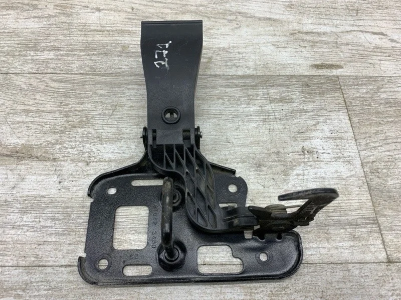 Замок капота AUDI A4 2014 8T0823480 УНИВЕРСАЛ CGLC