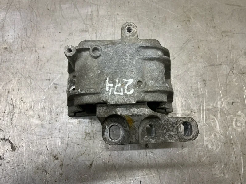 Подушка двигателя Volkswagen Caddy 2009 1K0199262BA ФУРГОН BLS, правая