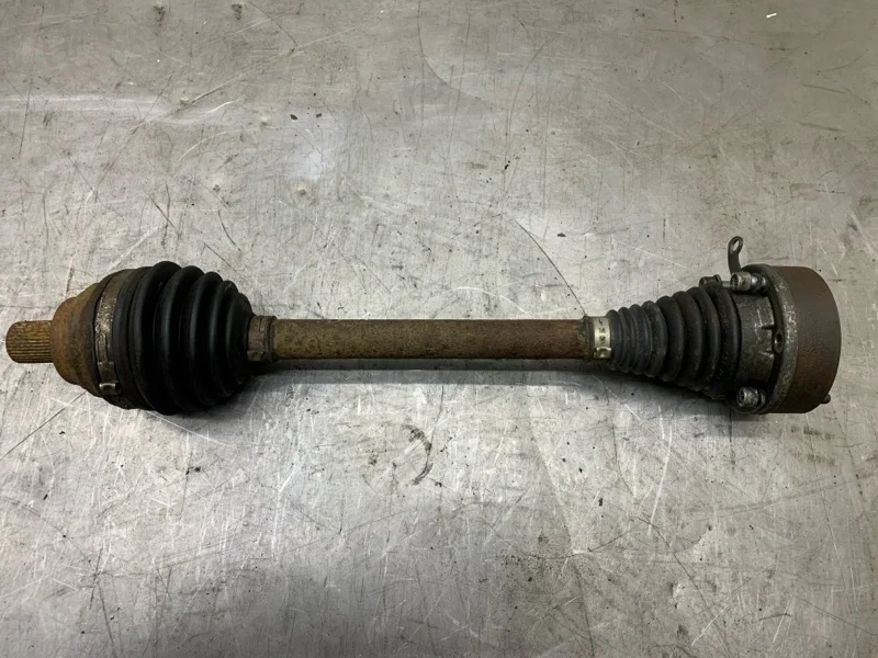 Полуось Skoda Octavia 2013 1K0407271BK УНИВЕРСАЛ CJZA, левый