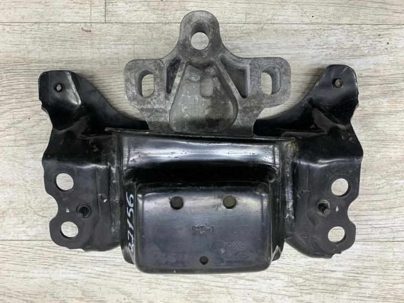 Подушка двигателя Skoda Octavia 2015 5Q0199555AD УНИВЕРСАЛ CUNA, левая