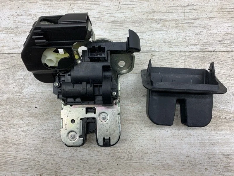 Замок багажника AUDI A5 2011 8K9827505A СЕДАН CAGA