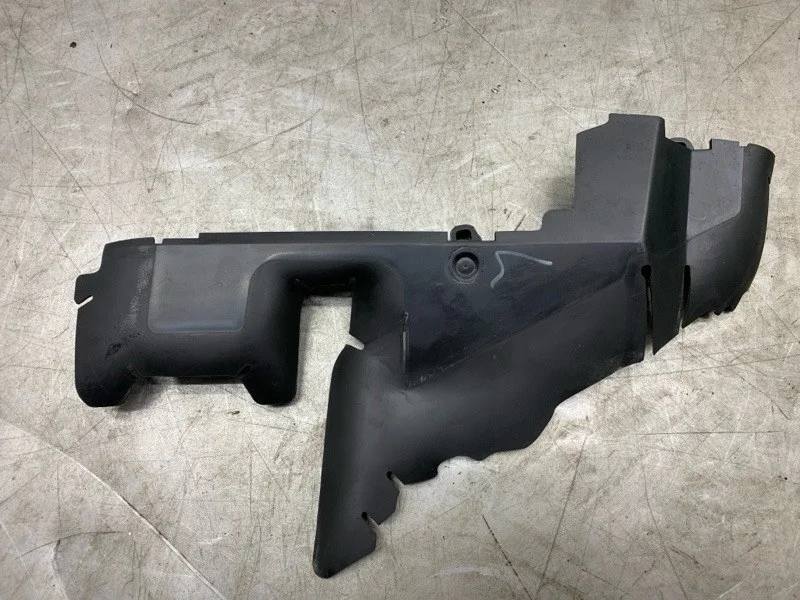 Пыльник радиатора SKODA OCTAVIA 2015 5E0121283A УНИВЕРСАЛ CUNA, левый