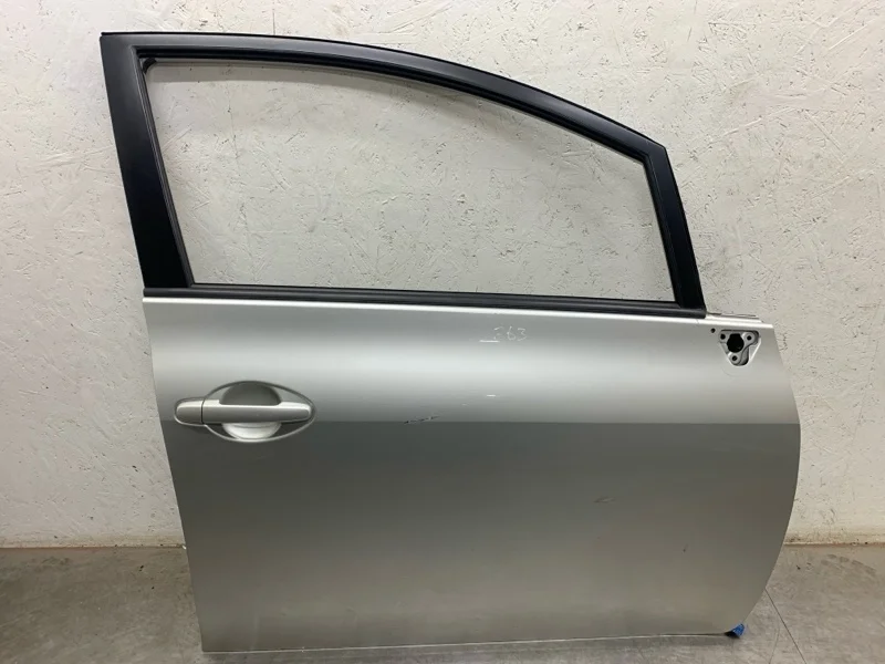 Дверь Toyota Auris 2009 6700102260 ХЭТЧБЕК 1NR-FE, передняя правая